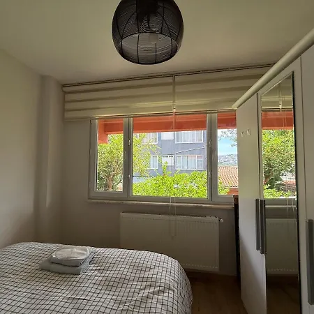 2 Steps To Bosphorus Peaceful Garden Apartment Istanbul