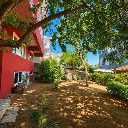 2 Steps To Bosphorus Peaceful Garden Apartment Istanbul