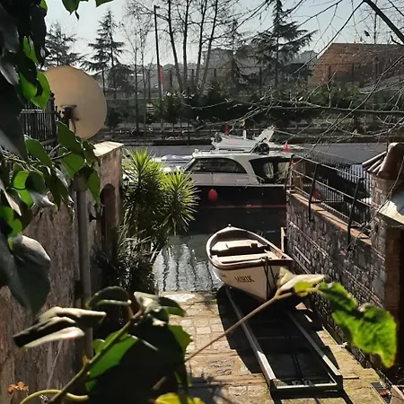 2 Steps To Bosphorus Peaceful Garden Istanbul
